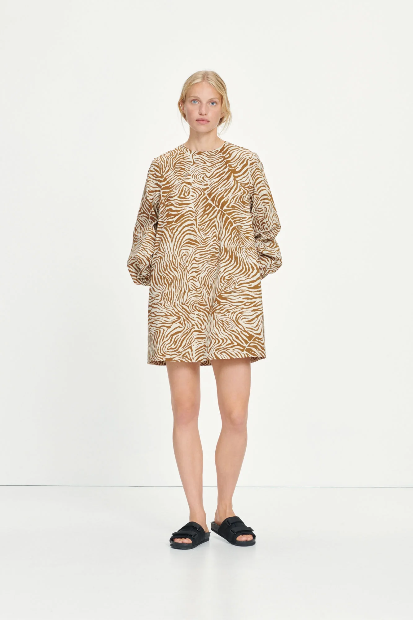 Aram Short Dress aop 10783