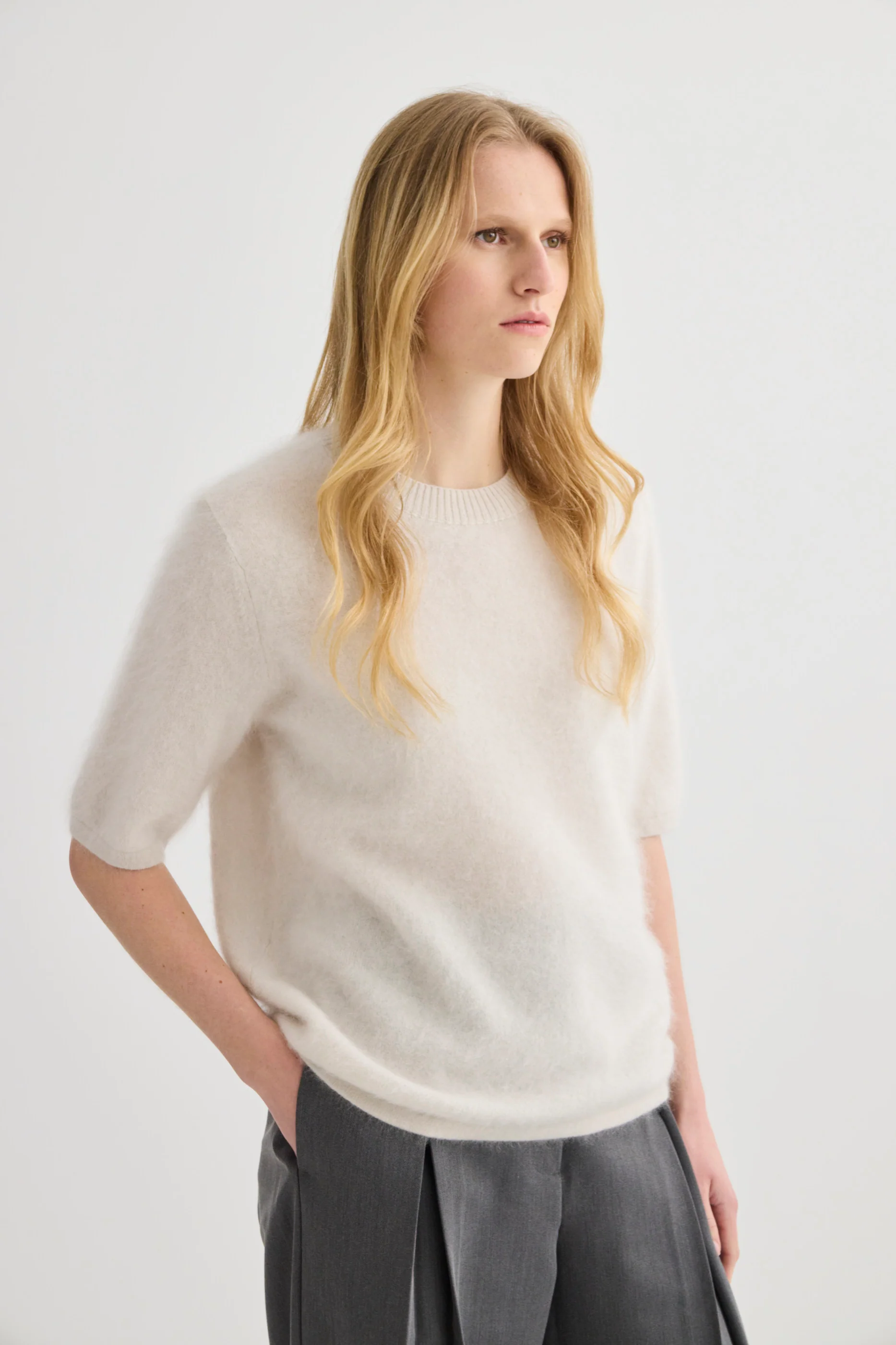 Brushed Cashmere T-Shirt Oyster - Image 3