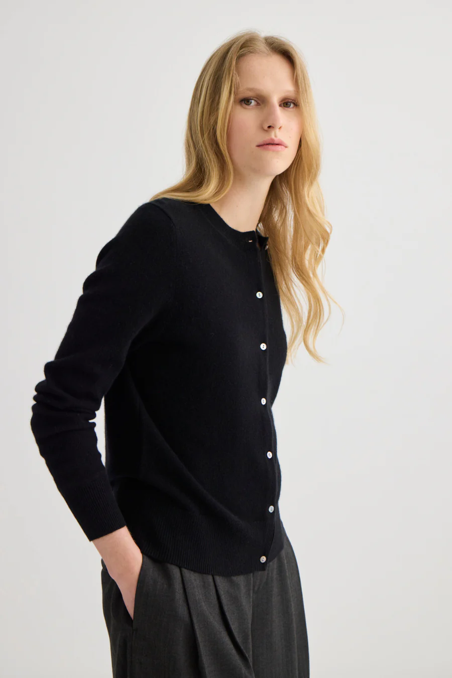 Cashmere Crewneck Cardigan Black - Image 2