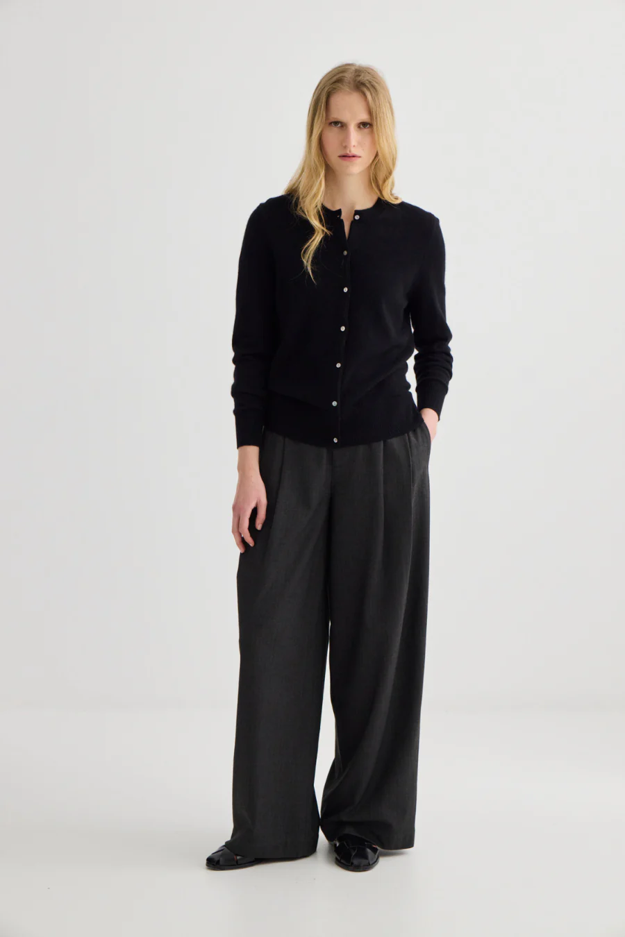 Cashmere Crewneck Cardigan Black - Image 3
