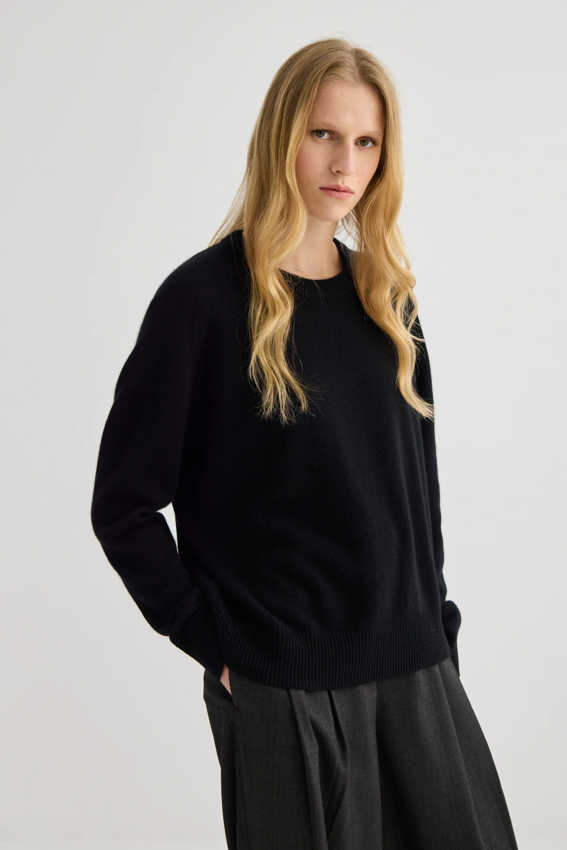 Cashmere Oversized Crewneck Black - Image 2