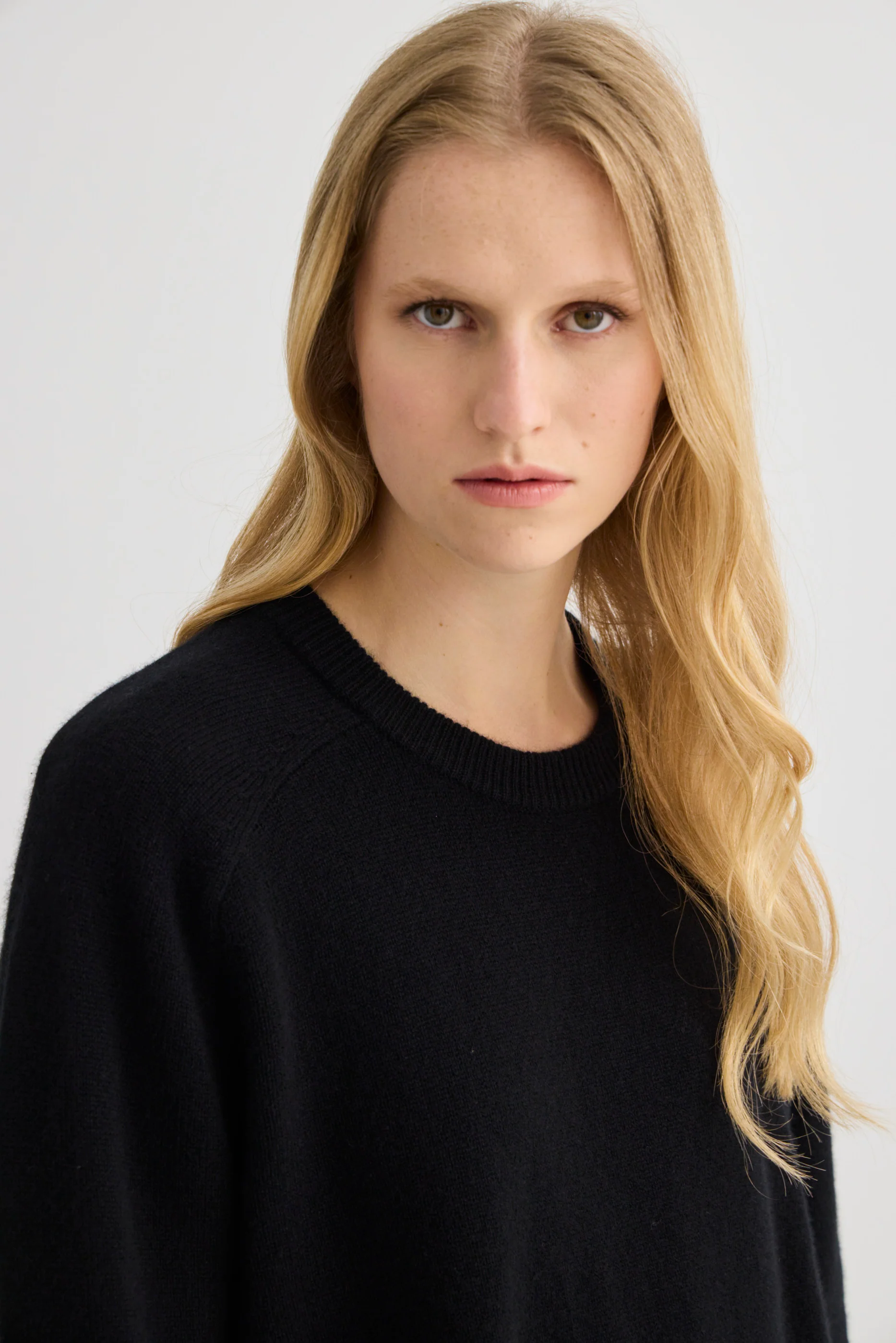 Cashmere Oversized Crewneck Black - Image 3