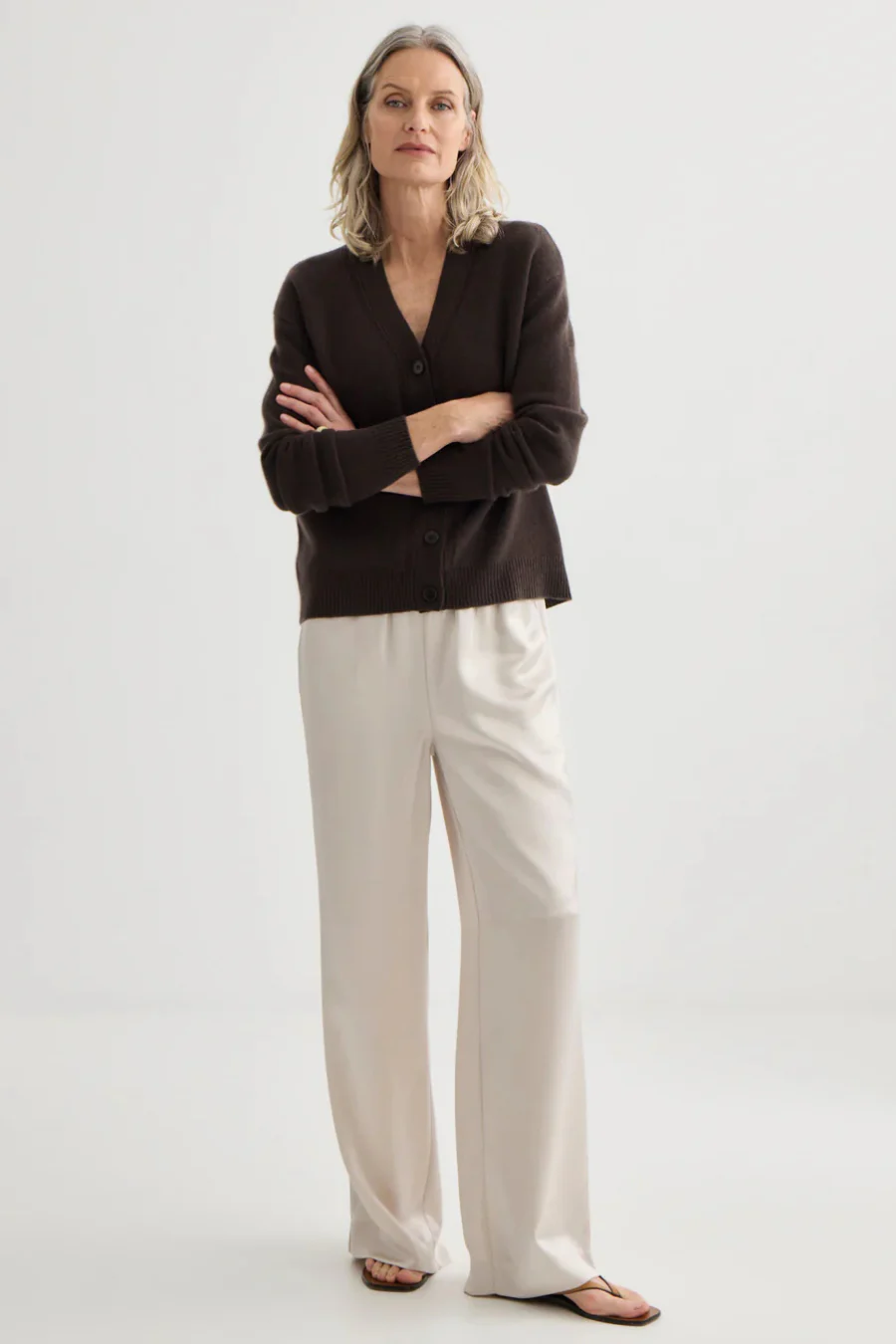 Cashmere V-Neck Cardigan Bitter Chocolate - Image 3