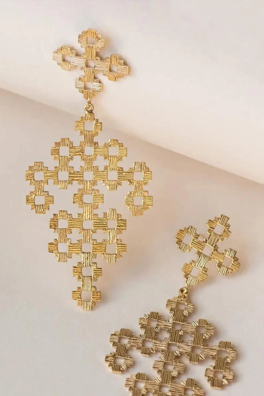 Chimi Earrings Gold - Image 2