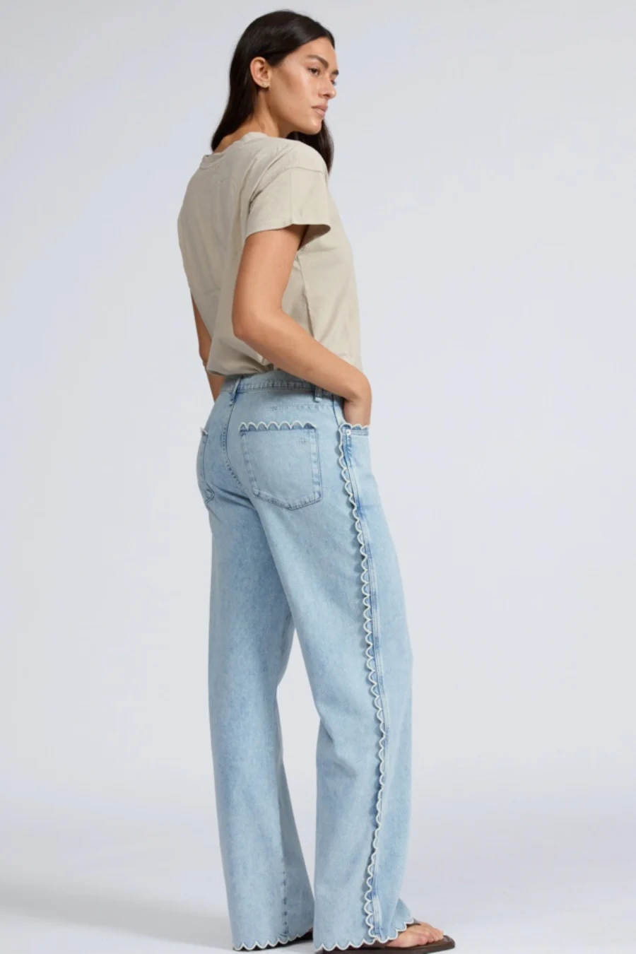 Featherweight Phoebe Drawstring Scallop - Image 2
