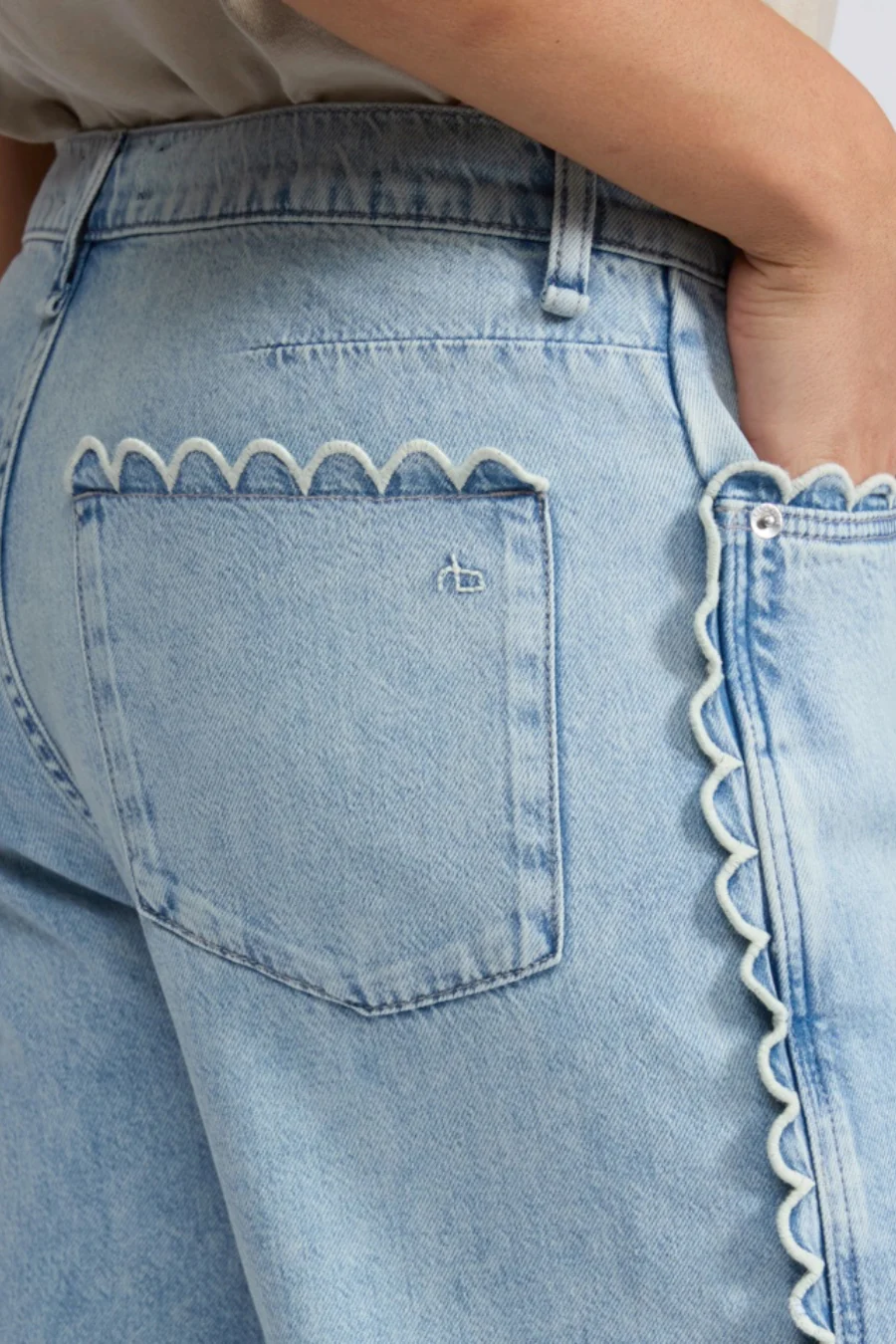 Featherweight Phoebe Drawstring Scallop - Image 3