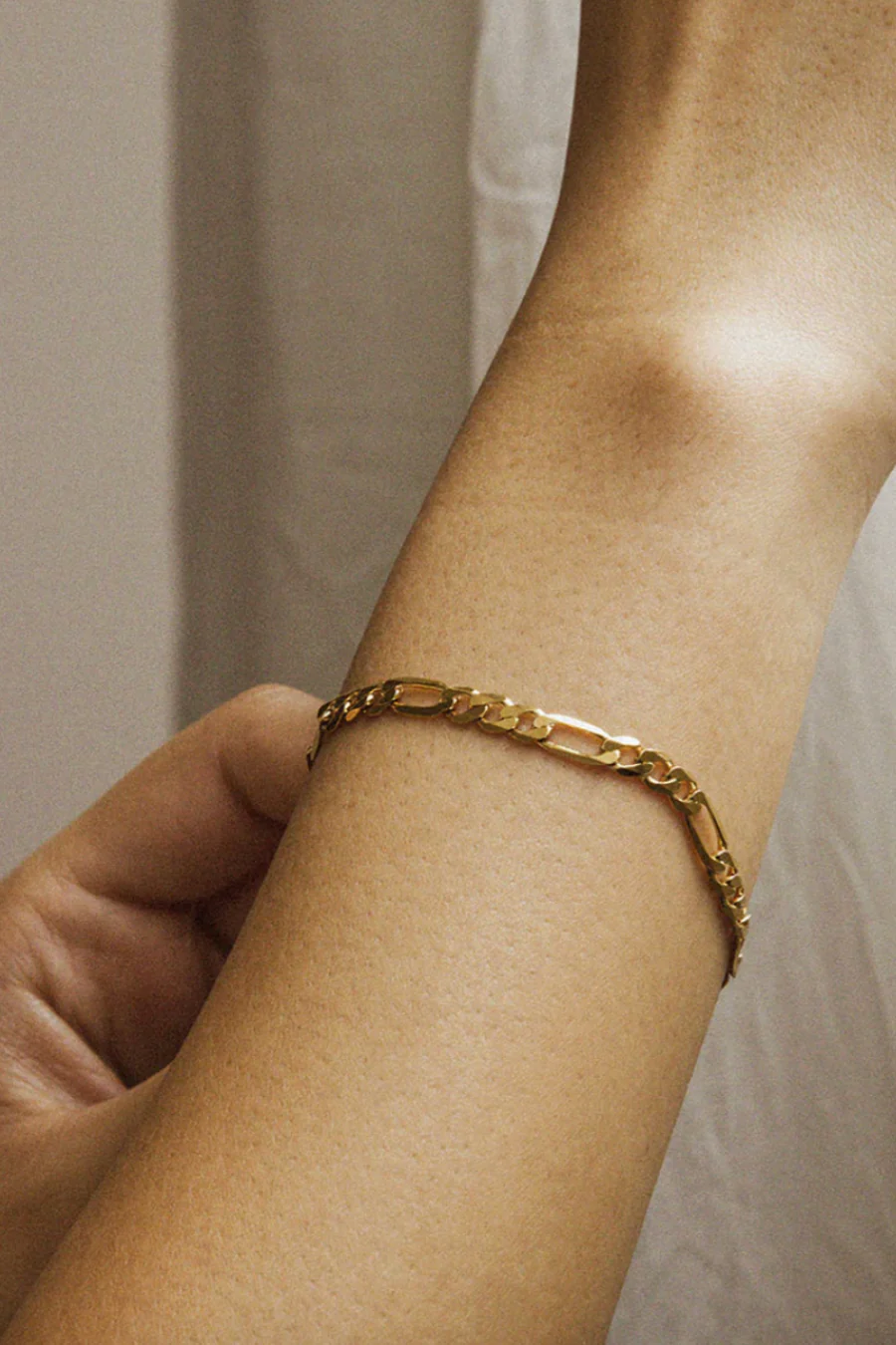 Figaro Wide Chain Bracelet Gold Plated 19cm - Image 2
