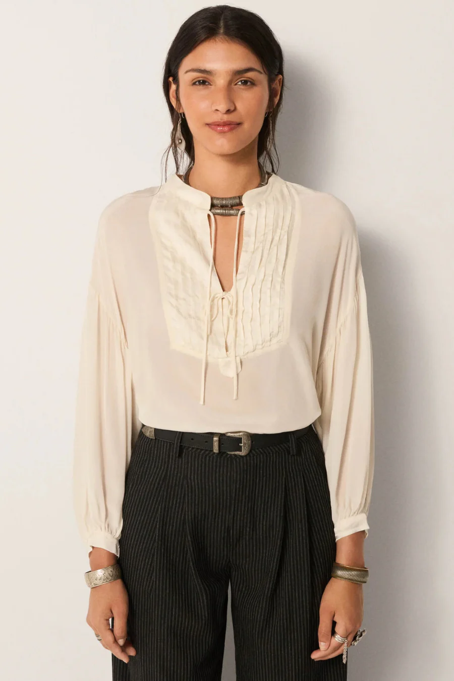 Giovanni Blouse Tuxedo Pearl