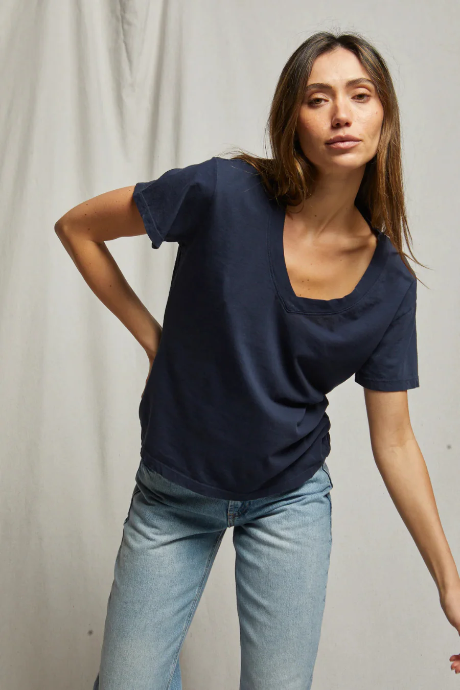 Hendrix Cotton Boxy V Neck Tee Navy - Image 2