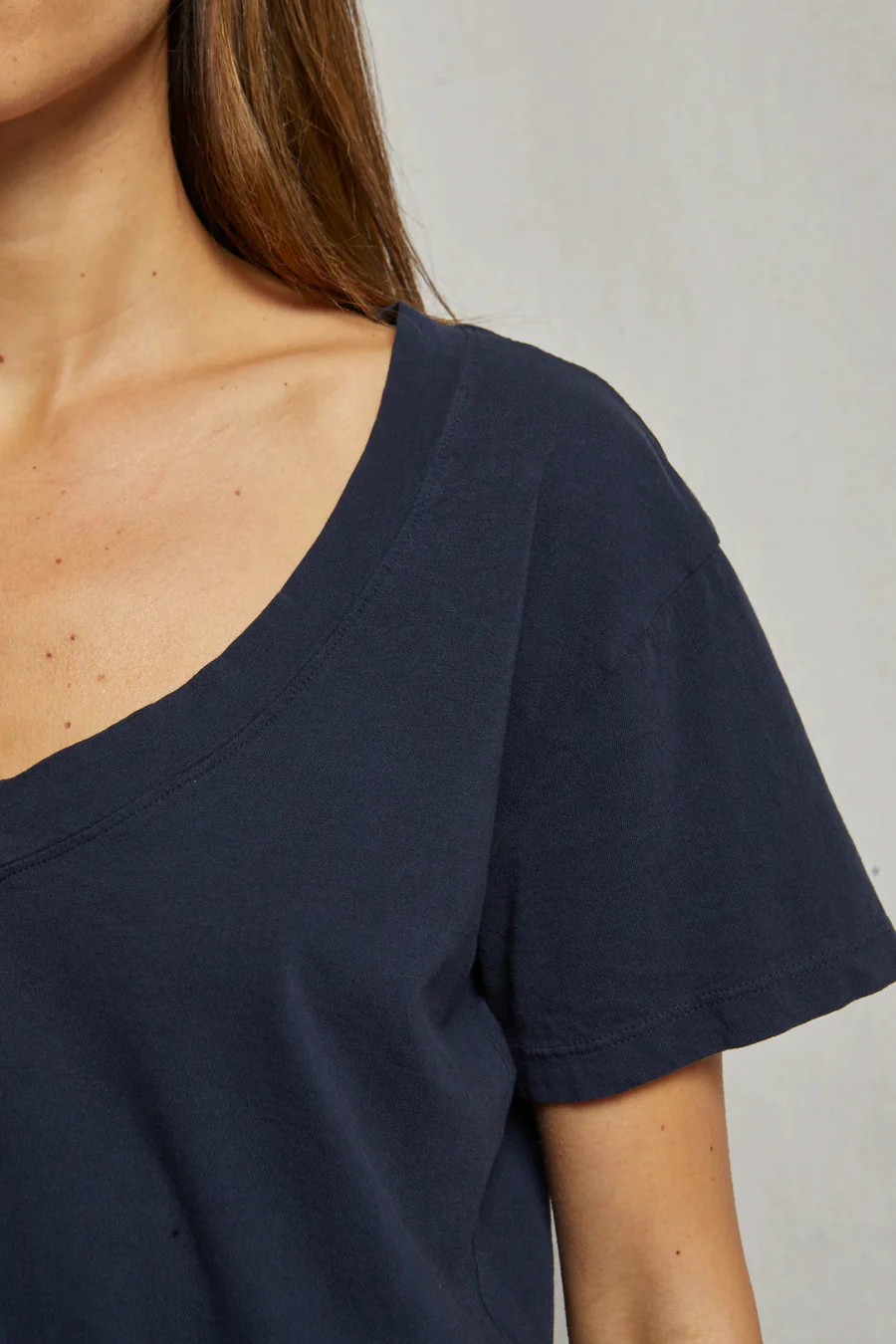 Hendrix Cotton Boxy V Neck Tee Navy - Image 3