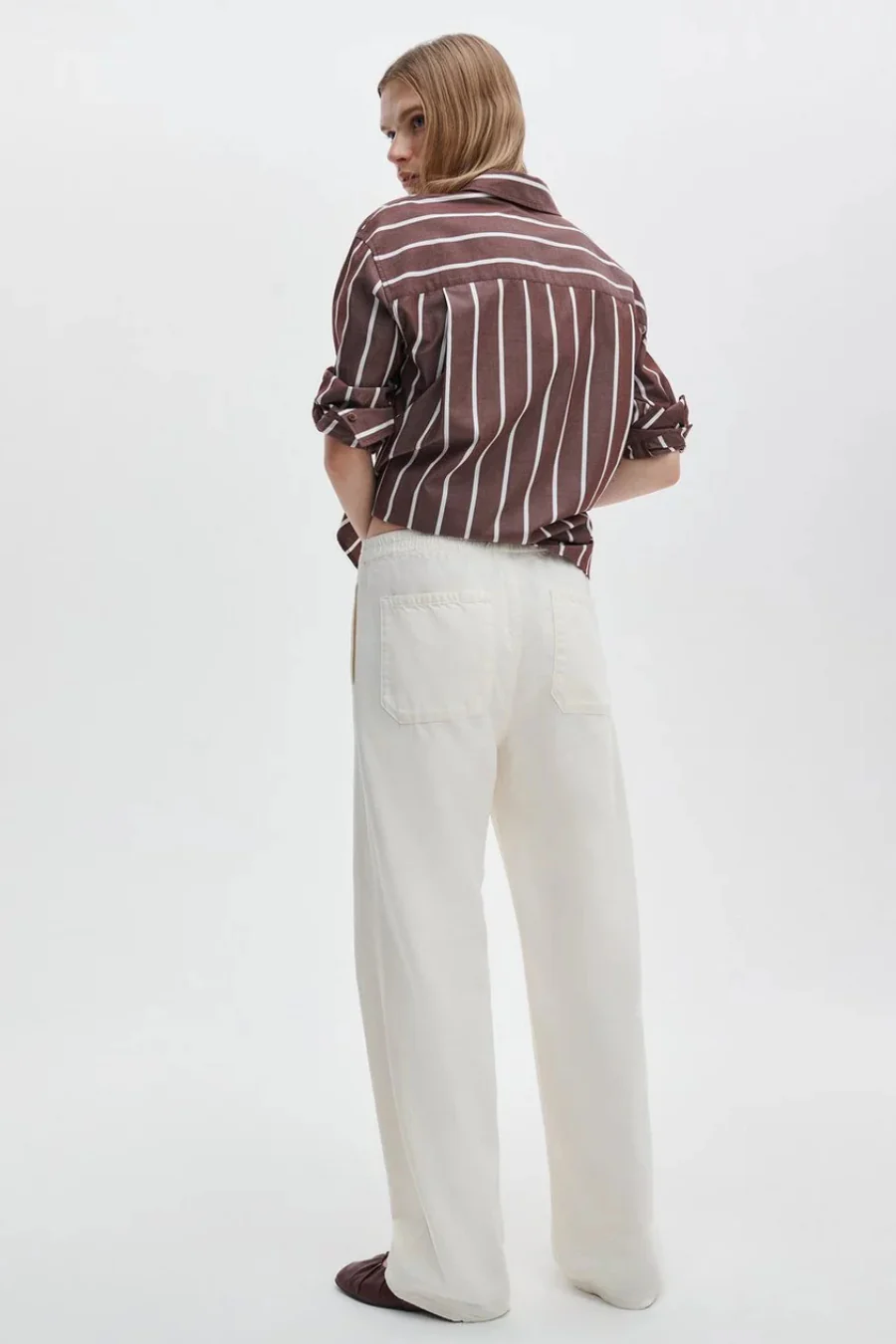 Logan Featherweight Trackpant Ecru Sport - Image 3