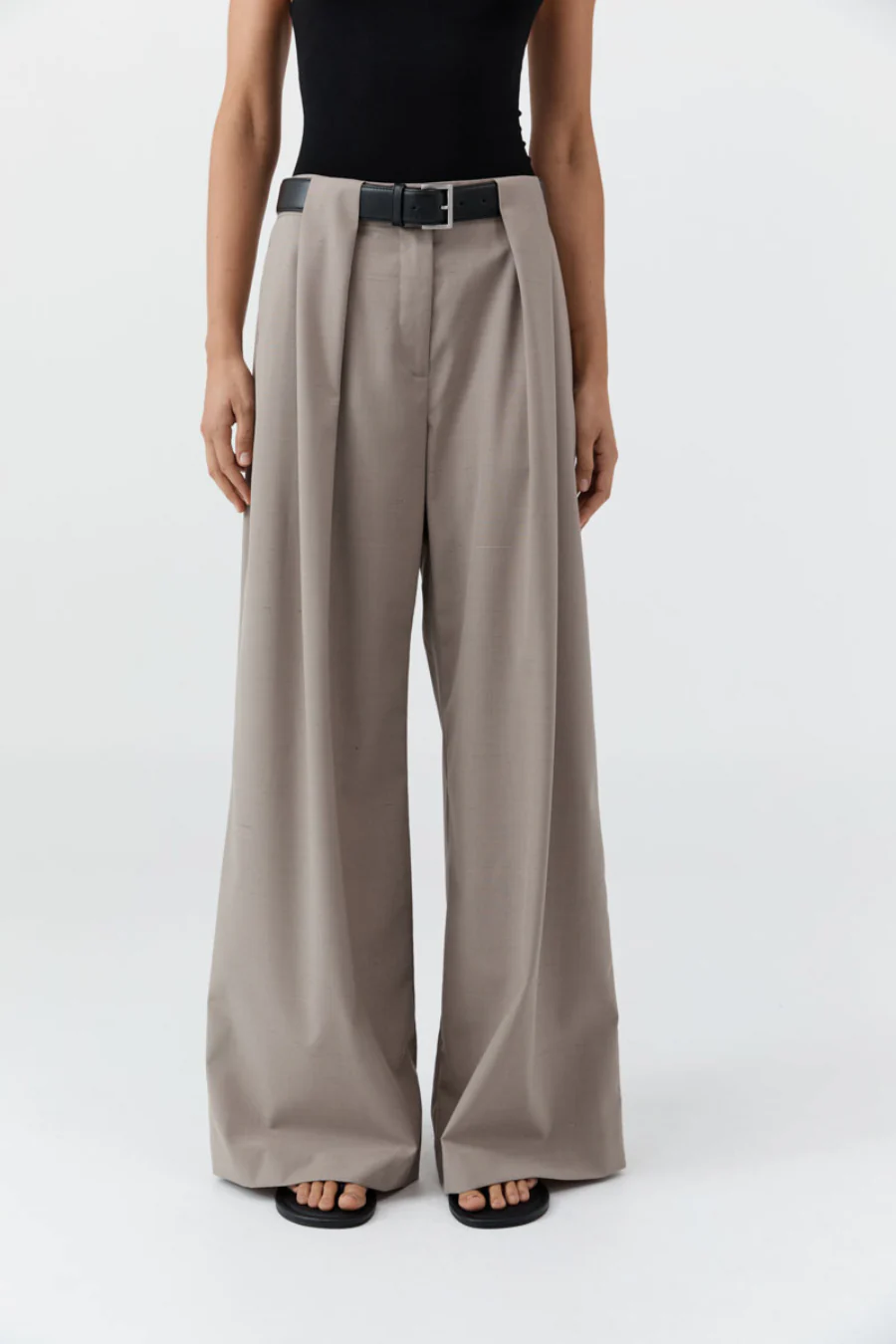 Pleat Loop Pants Mousse - Image 3