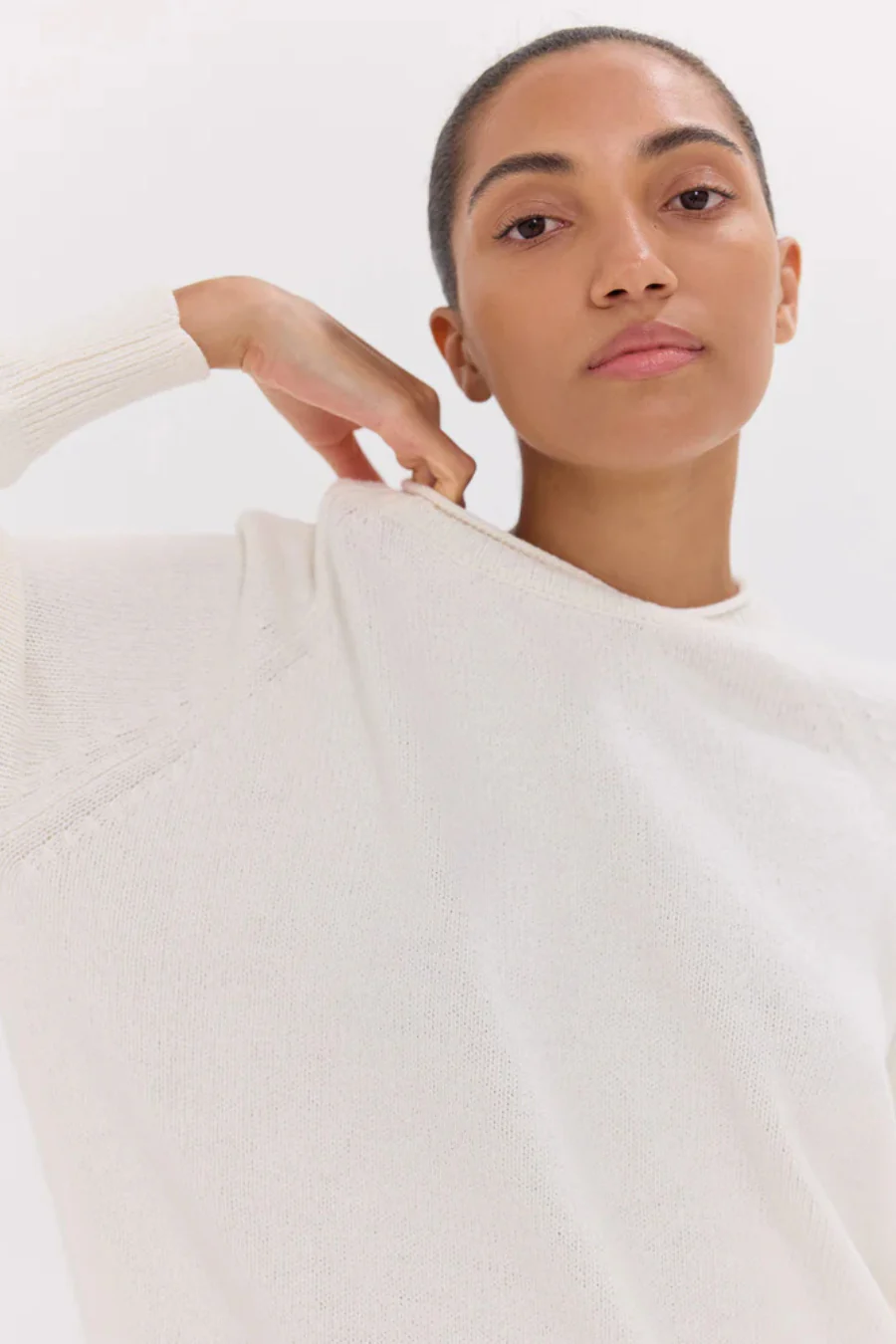 The Raglan Sweater White - Image 4