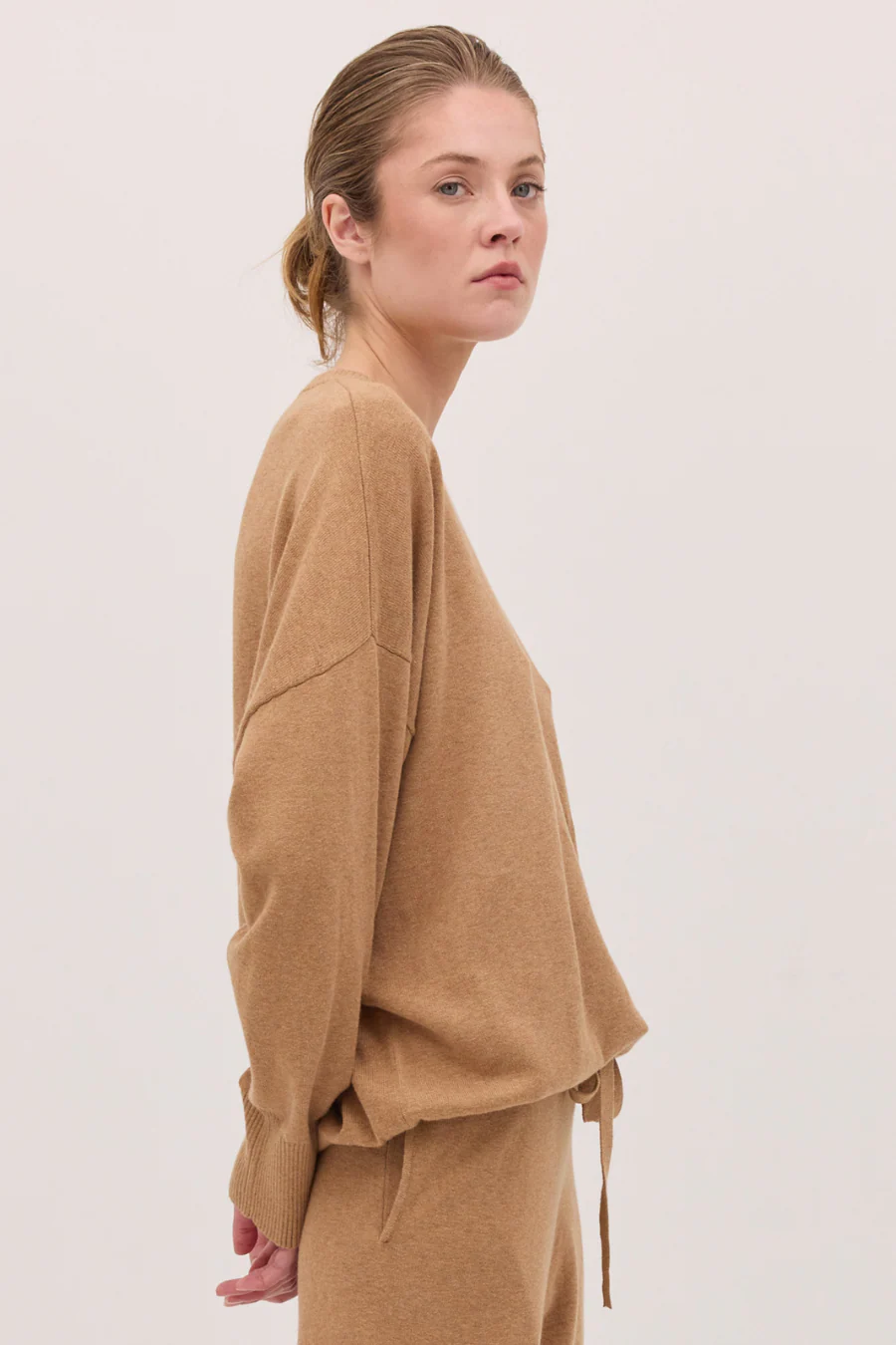 The Travel Crew Sweater Rattan - Image 4