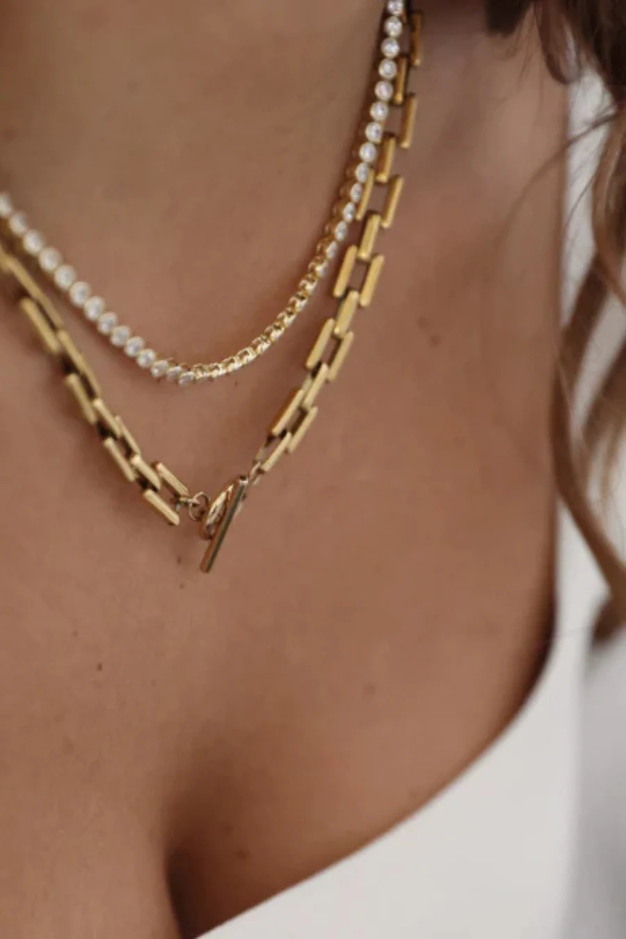 Zaha Toggle Necklace Gold - Image 3